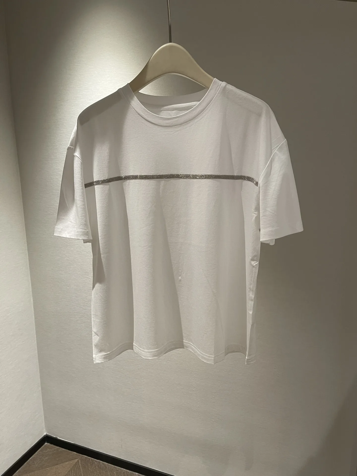 Tri-farba-krátke rukávy T-shirt hrudníka perličiek reťazca dekorácie moderný a všestranný 2023 letné nový štýl 03200